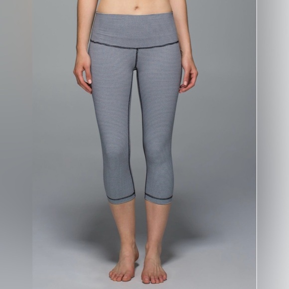 Lululemon Wunder Under Crop II (Roll Down)
Gingham Luon White Black Size 4. - Picture 1 of 7